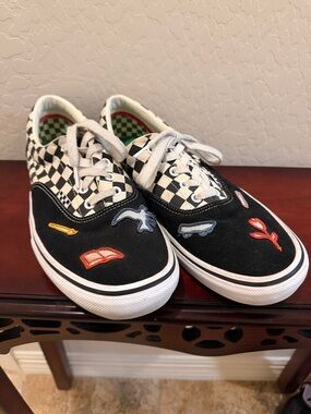 Vans X Skateistan Black White Checkerboard Embroidered Mens SZ 13  Skate Shoe